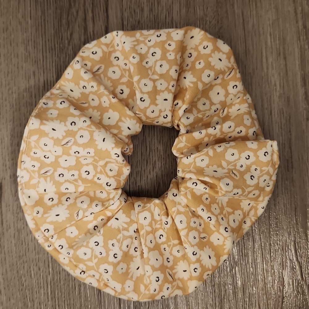 🐻  New Hair Scrunchie